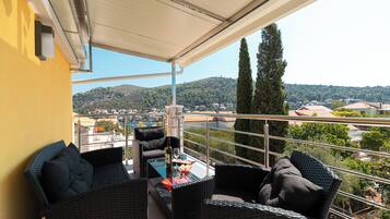 Departamento (Standard One Bedroom Apartment with B) | Balcón