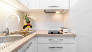 Departamento (Standard One Bedroom Apartment with B) | Cocina privada | Refrigerador