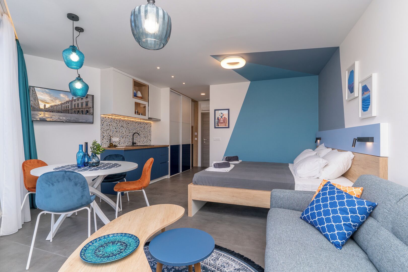 Comfort Studio | In-room safe, blackout drapes, iron/ironing board, free WiFi