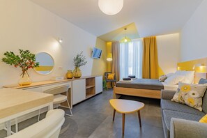 城市开间, 私人浴室, 庭院 | 客房内保险箱、遮光窗帘、熨斗/熨衣板、免费 WiFi
