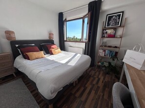 2 bedrooms, iron/ironing board, WiFi, bed sheets - 2 Bedroom Apartment in Aix-en-Provence (Aix-en-Provence)