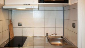 Private kitchen - Studio for 2 in the heart of Les Orres 1650 with balcony and ski locker (Les Orres)