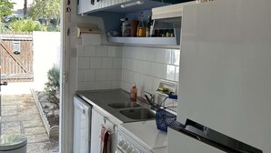 茶具/咖啡用具、冰箱、微波炉、烤箱