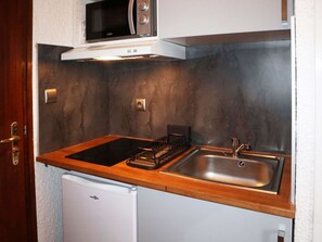 Fridge, microwave - Charming Studio for 2 in Prime Ski-In/Ski-Out Location (Les Orres)