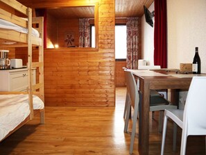 Room - Cozy studio for 4, Les Orres 1650, ski-in/ski-out (Les Orres)