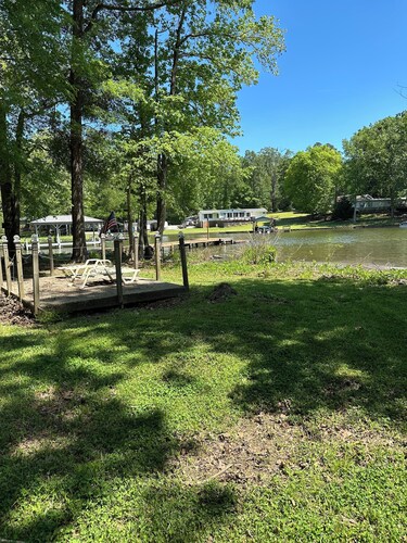 Lake Greenwood Waterfront RV
Sleeps 3-4