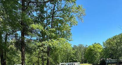 Lake Greenwood Waterfront RV
Sleeps 3-4