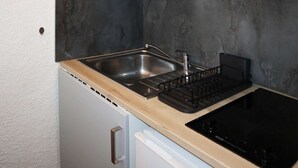 Kjøleskap og mikrobølgeovn