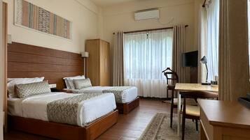 Standard Double Room | In-room safe, desk, laptop workspace, blackout drapes