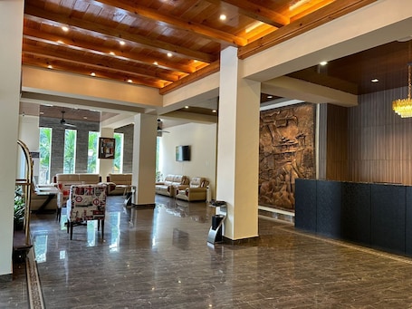 Recepción. Legphel Hotel