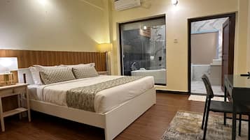 Luxury Suite | 1 bedroom, in-room safe, desk, laptop workspace