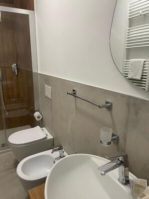 Hårtork och handdukar