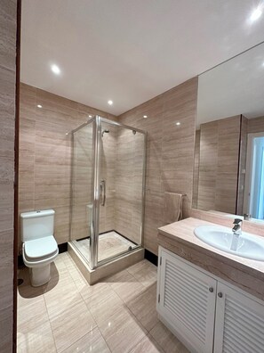 Shower, hair dryer, bidet, towels - La Corniche, Marbella (Marbella)