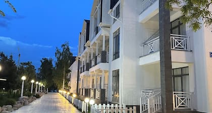 5 minutes to the beach! Family-sized condo with terrace