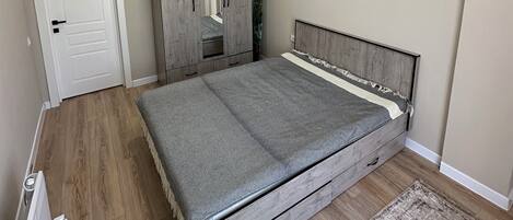 1 غرفة نوم ومكواة/لوح كي وواي فاي وملاءات أسرّة