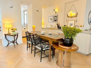 تناول الطعام