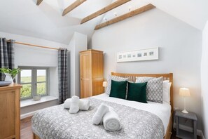 2 Schlafzimmer, Reisekinderbett, kostenloses WLAN, Bettwäsche