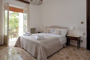 2 Schlafzimmer, Schreibtisch, Reisekinderbett, kostenloses WLAN