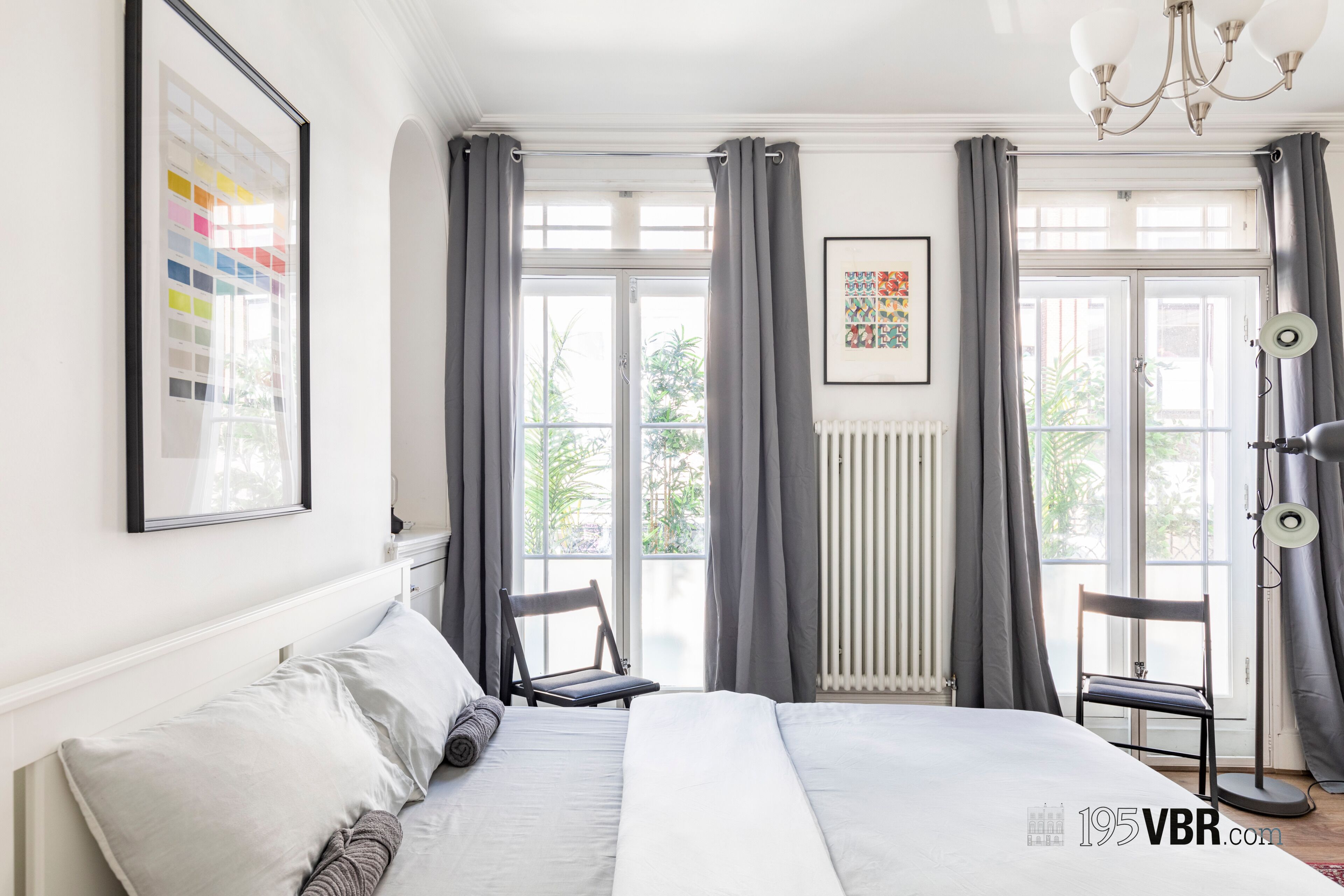 6 Schlafzimmer, Schreibtisch, Bügeleisen/Bügelbrett, Reisekinderbett