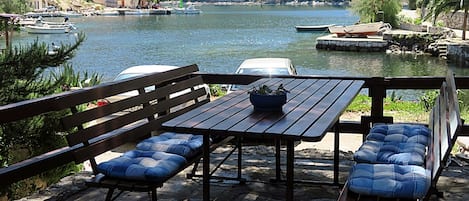 Apartment (Comfort One-Bedroom Apartment with Te) | Terrace/patio