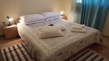 Apartment (Comfort One-Bedroom Apartment with Te) | 2 bedrooms, free WiFi