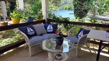 Apartment (Comfort One-Bedroom Apartment with Te) | Terrace/patio