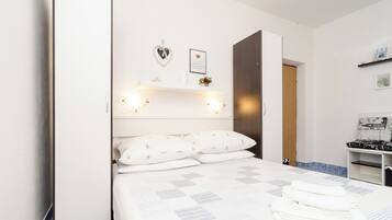 Apartment (One-Bedroom Apartment with Terrace an) | 2 bedrooms, free WiFi