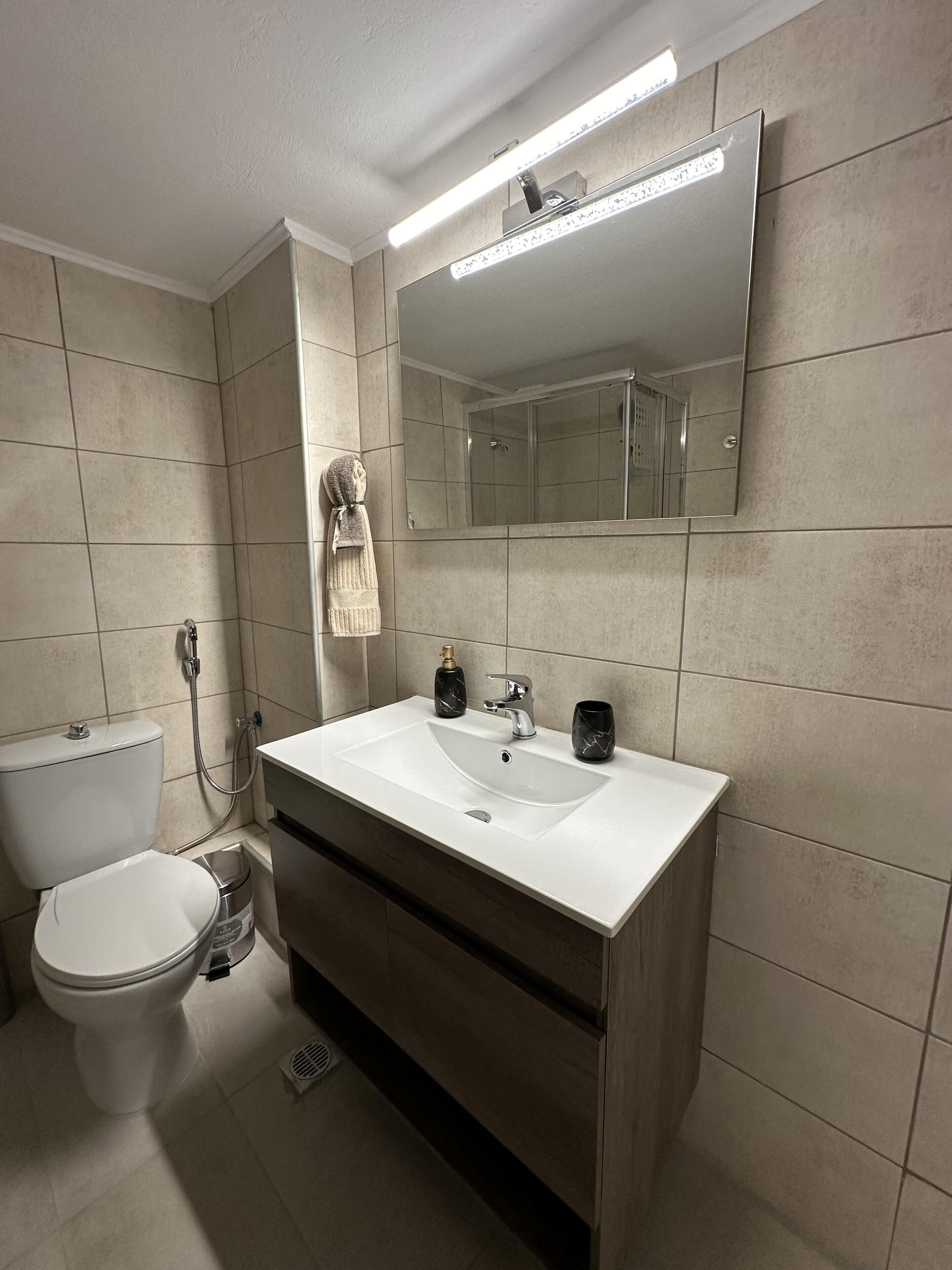 Apartamento | Baño | Bañera y ducha independientes y bañera profunda