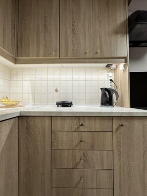 Apartment | Private kitchen - Piraeus Seaside Apartment Escape (Piraeus)