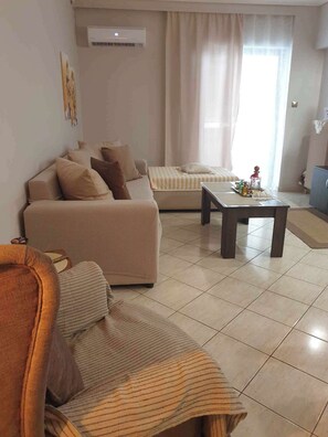 Apartment | Living area | TV