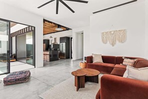 TV, fireplace, offices - Desert Lumina By The Cohost Company (Joshua Tree)