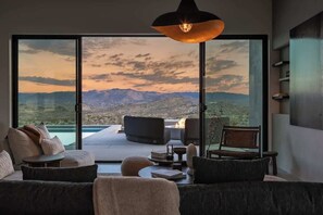 TV, offices - Revolve House By The Cohost Company (Yucca Valley)