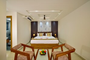 Deluxe Room | 1 bedroom, minibar, individually furnished, desk - Hotel Dain Castle (Varkala)