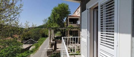 Lägenhet (One-Bedroom Apartment with Balcony) | Balkong
