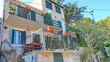 Apartment (Duplex Apartment with Terrace and Sea) | Exterior