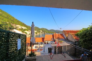 Appartement (Duplex Apartment with Terrace and Sea) | Terrasse/Patio