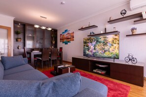 Smart TV, books - OceanBreeze Matosinhos - EcoHost (Matosinhos)