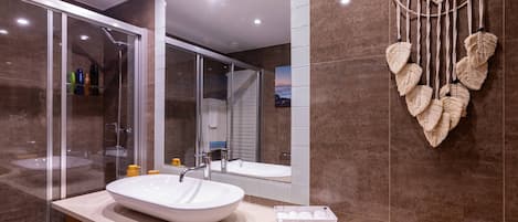 Douche, articles de toilette écologiques, sÚche-cheveux, bidet