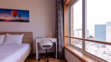 2 bedrooms, desk, iron/ironing board, travel crib