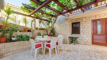 Apartment (One-Bedroom Apartment with Terrace (A) | Terrace/patio