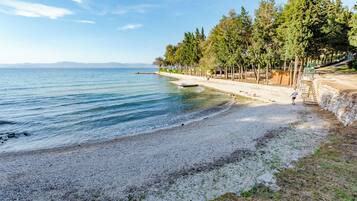 Apartment (One-Bedroom Apartment with Terrace (A) | Beach