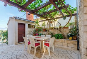 Apartment (One-Bedroom Apartment with Terrace (A) | Terrace/patio - Apartment Dada - (Supetar)