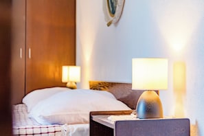 شقة (One-Bedroom Apartment with Terrace (A) | 1 غرفة نوم وأسرّة أطفال/رضّع وواي فاي مجانًا