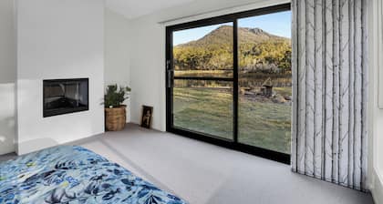 Quamby Bluff Lake House, Deloraine, Tasmania, Australia, Private Lake, Kayaking