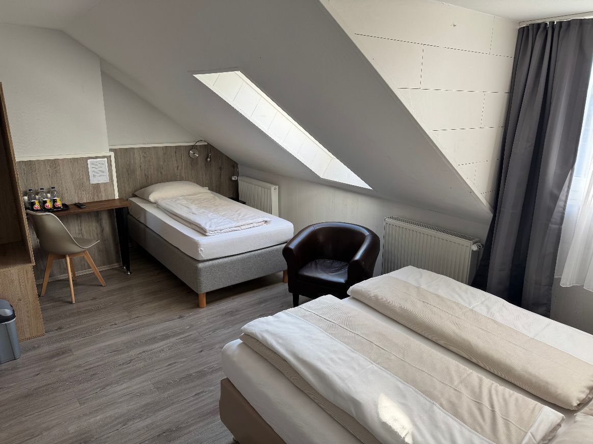 Sistema de insonorización, tabla de planchar con plancha y wifi gratis 