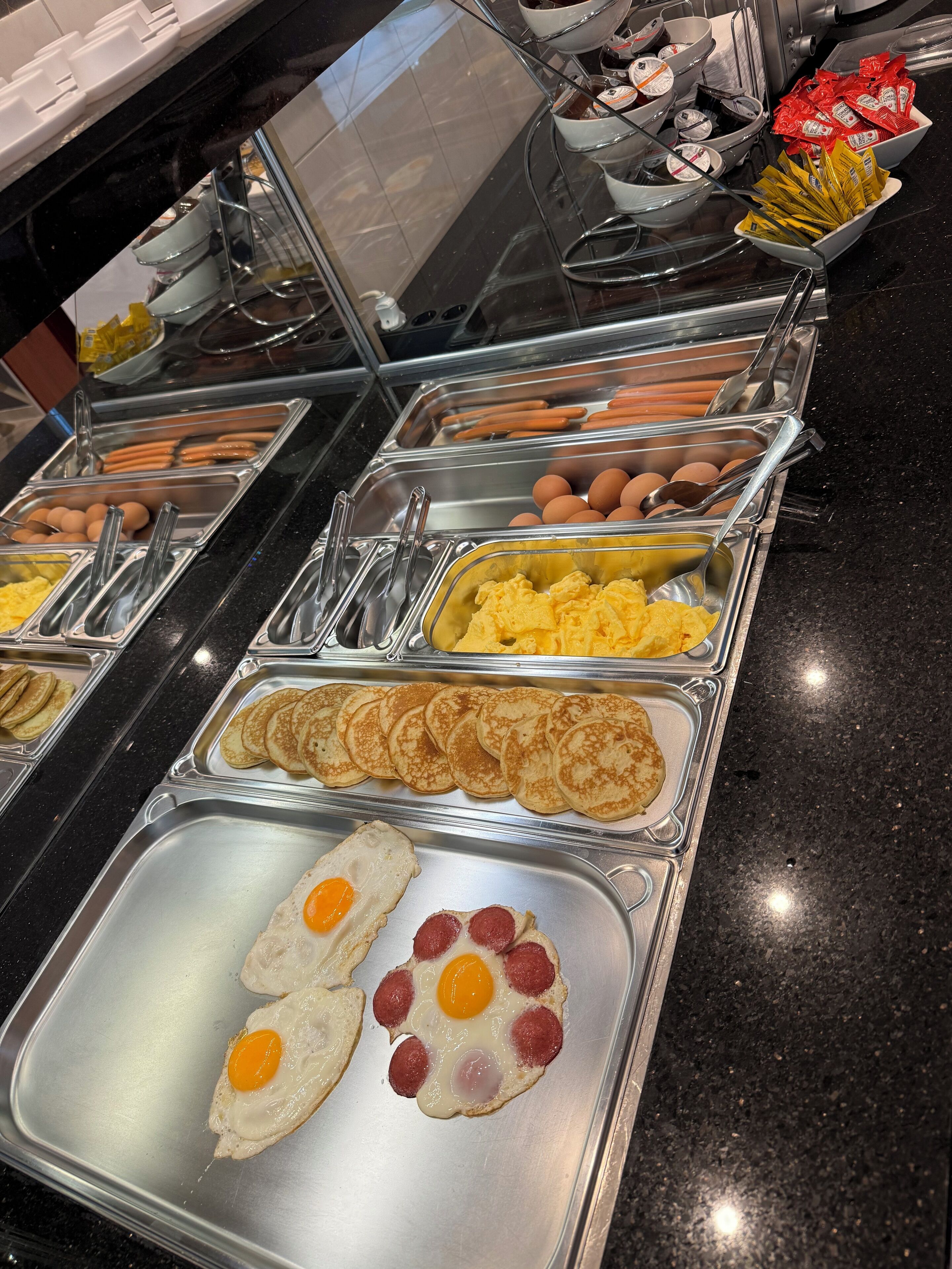 每日供应自助式早餐（每人 EUR 12.00）