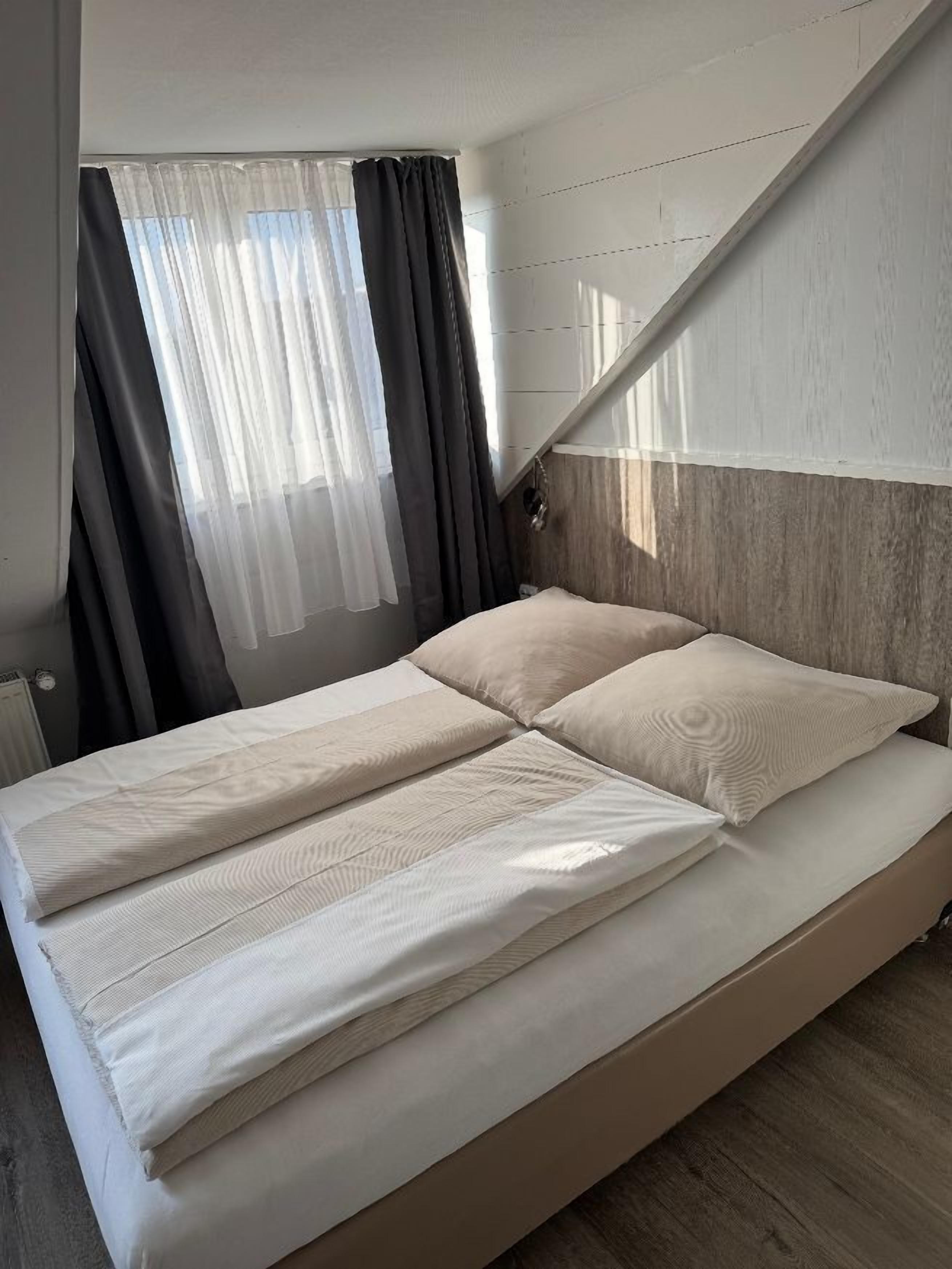 Sistema de insonorización, tabla de planchar con plancha y wifi gratis 