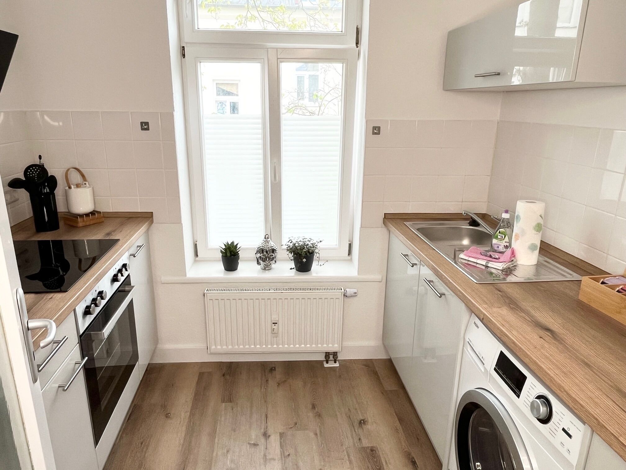 Oven, stovetop, dishwasher, coffee/tea maker