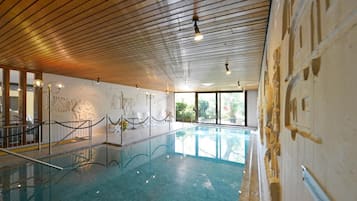 Una piscina techada