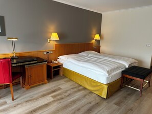 Habitación Business doble | Ropa de cama hipoalergénica y escritorio